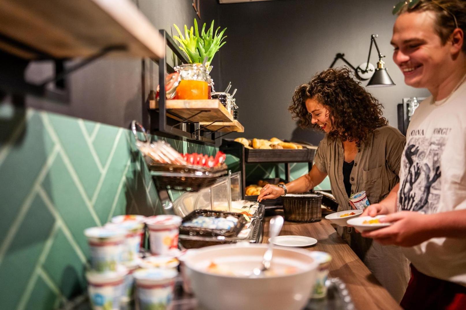 Bud Gett Hostels Groningen Bagian luar foto